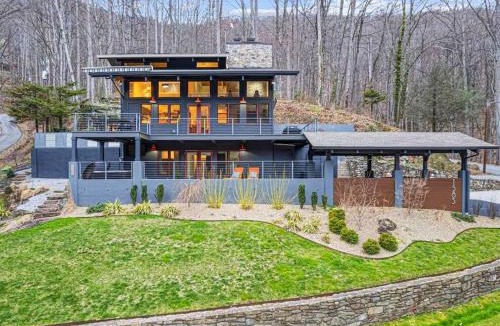 Waynesville House | Mountain Bliss: 4BR ,Hot Tub, Views, Games!
