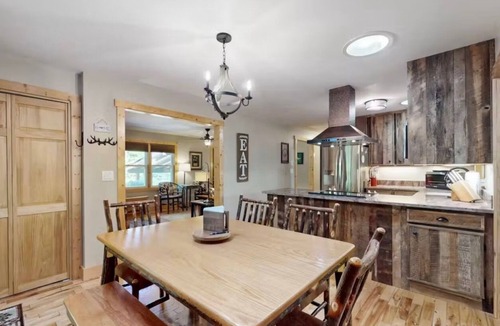 Newland House | MOUNTAIN CABIN IN LINVILLE NC.Join us for OCTOBER LEAF CHANGING and FESTIVALS .