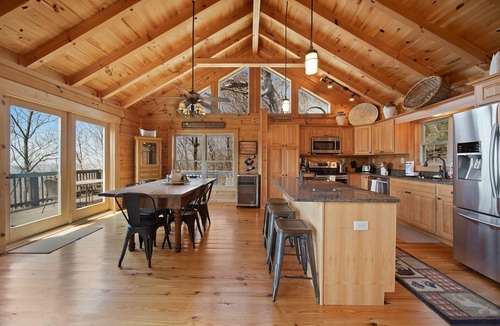 Beech Mountain Cabin | Mountain Cabin with Big View