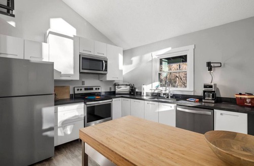 Gerton Ski Chalet | Mountain Chalet, Hot Tub, Grill, and Trails!