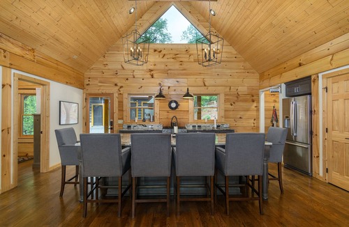 Marion Cabin | Mountain Crest | Pet-friendly Log Cabin with Mountain Views!