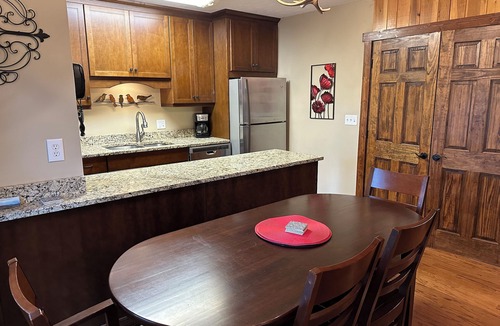 Burnsville Cottage | Mountain Elegance, Peace and Serenity. Burnsville area