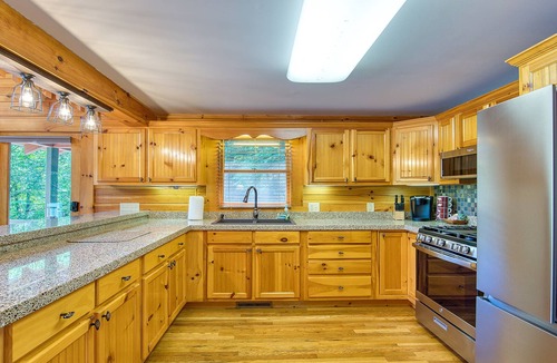Maggie Valley House | Mountain Escape with fantastic views & hot tub!