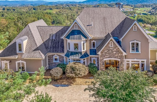 Leicester House | Mountain estate with hot tub, sauna, gym, home theater, game room, & WiFi