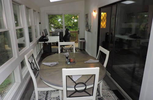 Spruce Pine House | MOUNTAIN GOLF! Charming 3-bedroom house in Spruce Pine with WiFi and AC .