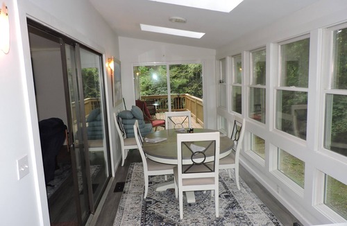 Spruce Pine House | MOUNTAIN GOLF! Charming 3-bedroom house in Spruce Pine with WiFi and AC .