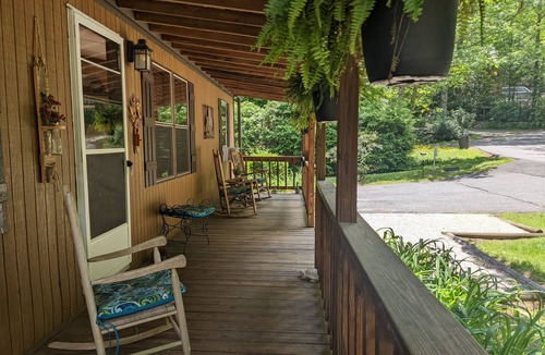 Newland House | Mountain Happiness Cabin NC Blue Ridge Mtns