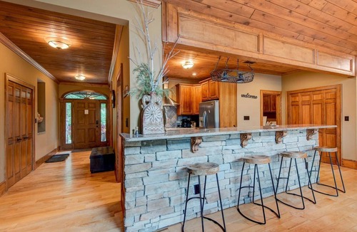 Sugar Mountain Cabin | Mountain Home with Mountain Views
