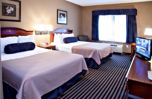 Flat Rock Hotel | Mountain Inn & Suites