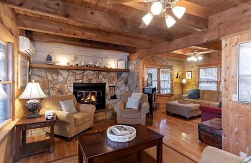 Glenville House | Mountain Lake House in North Carolina
