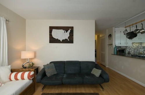 Kenilworth House | Mountain location. Five minutes to downtown.