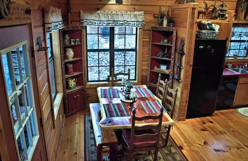 Murphy Cabin | Mountain Log Cabin in Woods with Fiber Wi-Fi & 1st Responder/Military Discounts!