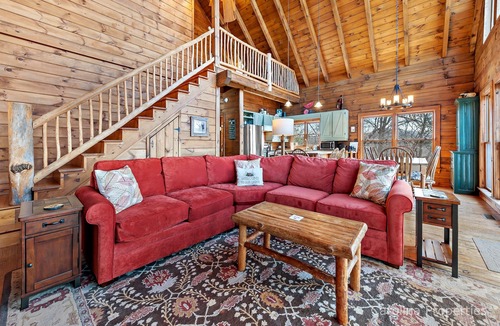 Vein Mountain Cabin | Mountain Moments by Carolina Properties - Pet Friendly, Great Views, Private!