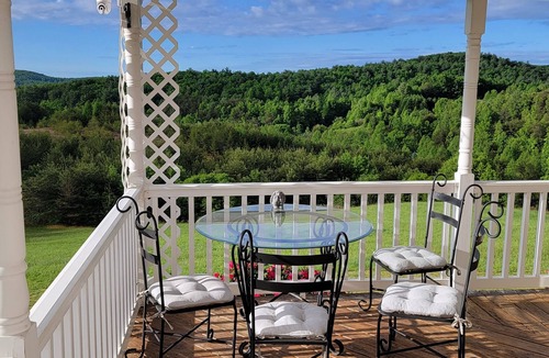 Lenoir Villa | Mountain Retreat. Relax and Recharge. nSpacious House with Sunny Terrace. Views