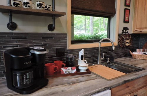 Robbinsville Cabin | Mountain Ridge View, Paved Access & Fast Wi-Fi, available Oct 7-11