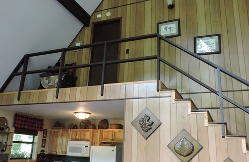 Robbinsville Cabin | Mountain Ridge View, Paved Access & Fast Wi-Fi, available Oct 7-11