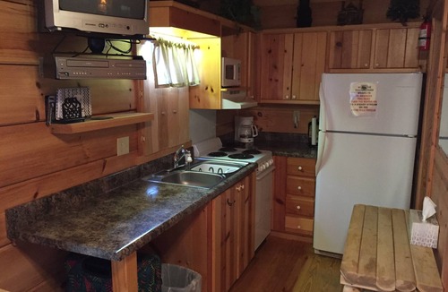 Topton Cabin | Mountain serenity close to hiking, rafting, fishing and kayaking. "Coyote Song"