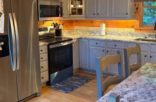 Boone Cabin | Mountain-Style Log Cabin in Central Location