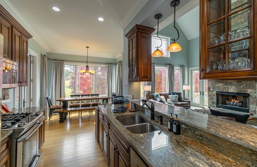 Altamont House | Mountain Top at Linville Falls - Stunning views, hot tub, pet friendly, near Linville Falls Winery!