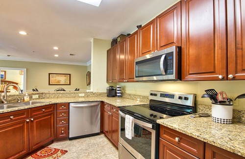 Maggie Valley Condo | Mountain View and 8th green! 70" TV, gas fireplace, Fast WIFI,Amenities included
