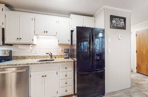 Sugar Mountain Condo | Mountain-view condo with large covered balcony, fireplace, & washer/dryer