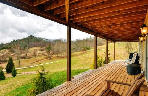 Franklin House | Mountain-View Franklin Retreat Near Hiking!
