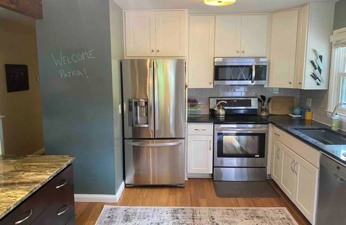Leicester House | Mountain View & Hot Tub w/5 bedrooms