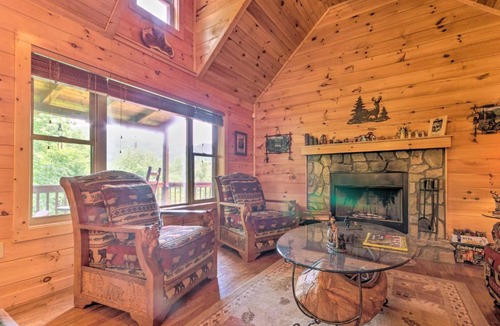 Settlers Ridge House | Mountain-View Maggie Valley Home with 2 Decks!