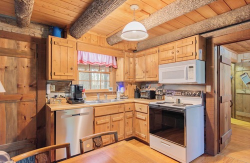 Stonebridge Cabin | Mountain View - Ping Pong Table - 15 min to West Jefferson