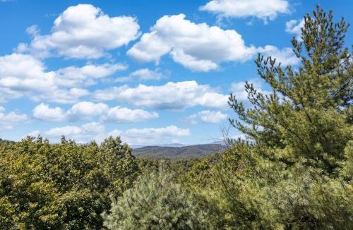 Lenoir House | Mountain View Retreat