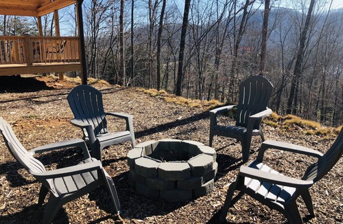 Candler Cabin | Mountain Views, Fire Pit, Minutes From Downtown Asheville