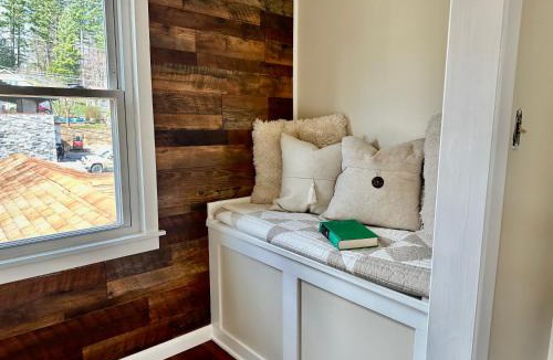 Blowing Rock Hotel | Mountainaire Inn and Log Cabins