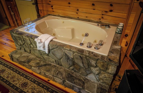 Blowing Rock Hotel | Mountainaire Inn and Log Cabins