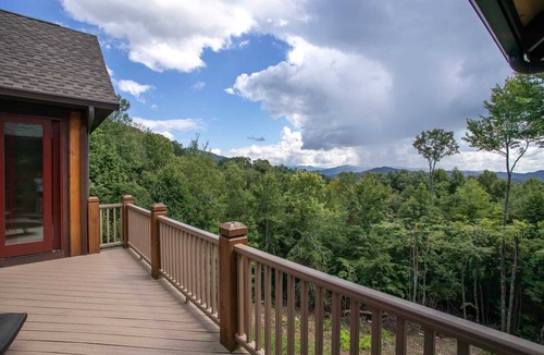 Elk Park Cabin | Mountainside Cabin in Luxury Community