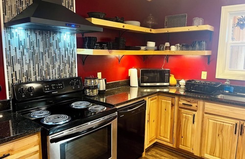 Alexander House | MountainSunrise-Rustic Cabin-20 mins-Asheville