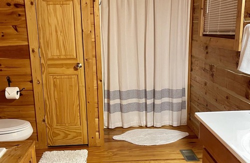 Hays Cabin | Mountaintop cabin near Stone Mountain State Park and Roaring River Vineyards