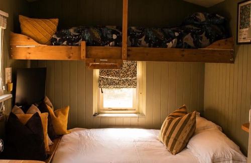Willesborough Apartment | Mountbatten Shepherds hut & Buckhurst Shepherds hut