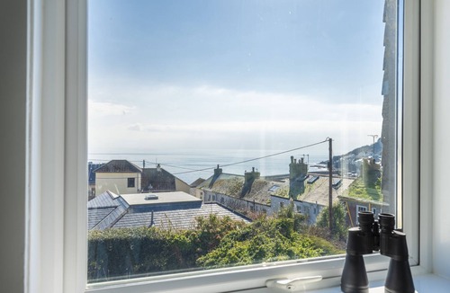 Mousehole House | Mousehole View - Pet Friendly - Sea Views - Free WiFi & Parking