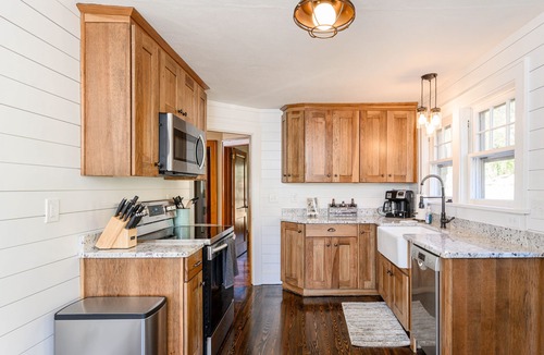 Swannanoa House | Mr. B's Cottage, 10 Minutes to Downtown Asheville!