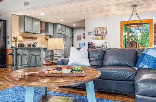 Cashiers House | Mt Getaway: Amazing Views, Hot Tub & Fire Pit on 10 acres, 4 miles to Cashiers!