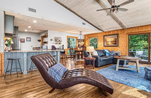 Cashiers House | Mt Getaway: Amazing Views, Hot Tub & Fire Pit on 10 acres, 4 miles to Cashiers!