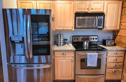 Bostic Cabin | MTN Cabin Getaway: Hot Tub, Fireplace, Game Tables, Views