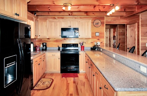 Vein Mountain Cabin | Mtn cabin with views! Short drive to Asheville, Chimney Rock, and Lake James!