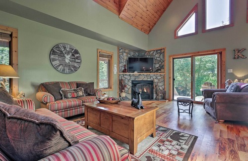 Charter Hills House | Mtn Chalet w/Hot Tub, 2 Mi to Beech Mtn. Ski!