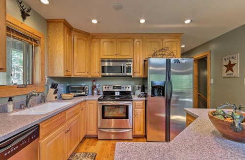 Charter Hills House | Mtn Chalet with Hot Tub, 2 Mi to Beech Mtn Ski!