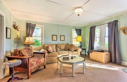 Newland House | Mtn Cottage with Fire Pit in Newland!