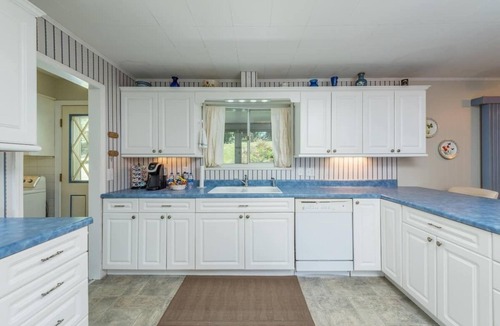Burnsville House | Mtn Retreat~Mins to Downtown Burnsville, WiFi+Grill, EV Level 2 Charger, Private