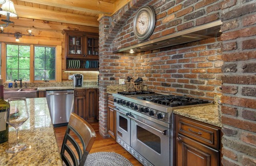 Burnsville Cabin | Mtn Sunsets Lodge, Hot Tub, Mtn Views, Fireplaces, River Access, WiFi, Private!