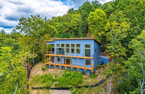 Brasstown House | Mtn-View Decks and Fire Pit Quiet Brasstown Escape