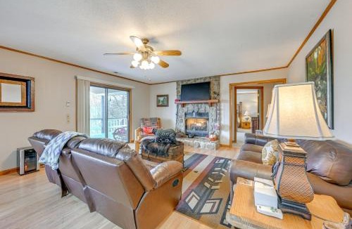 Franklin House | Mtn-View Home with Game Room in Franklin!